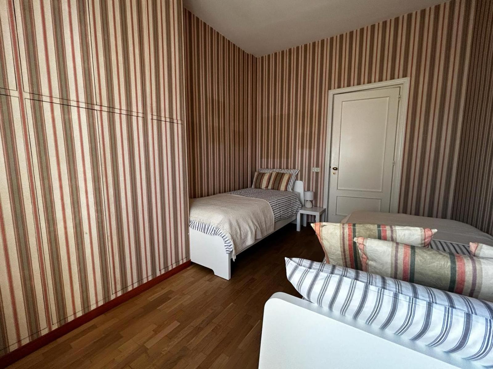 Front Beach Apartment - 3 Bedrooms Bari Ngoại thất bức ảnh